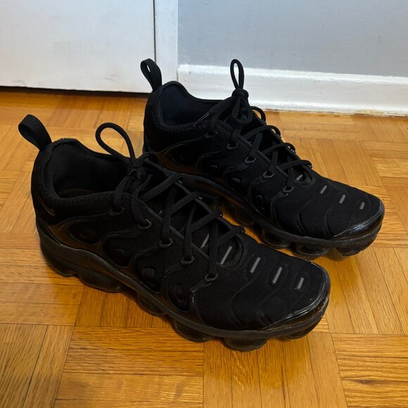 Nike Air Vapormax Plus Sneakers - Picture 1 of 8